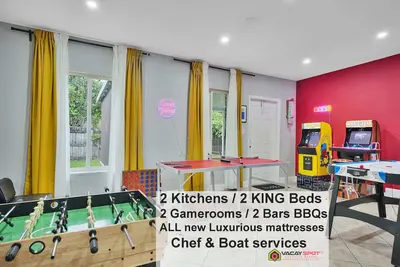 2 Homes, King Beds, for 23 NearBeach/ Airport