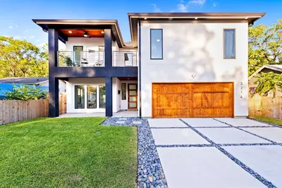 Image de Modern Family Friendly 5 Br in Dallas w Lounge