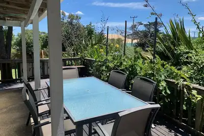 Image de The Green Bach opposite beach- quirky and great for groups and families