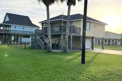 Image de “New Ambiance” Enjoy this Lovely 2b/2b Beach Home! Sleeps 10! Beach access!