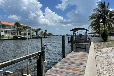 Image de 9912 Sandpiper East -Home with privat pool 2 Bedroom / 2 Bath, maximum occupancy of 4 people.