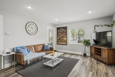 Image de Modern 3 bed/2 Bath Home In Midtown Sleeps 7