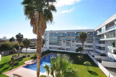 Image de Appartement à louer à Roses, Costa Brava! Idéal pour 4 personnes, avec piscine et WiFi. Reserve maintenant!