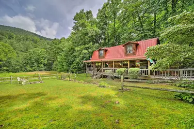 Image de Scenic Creekside Cabin w/ Wraparound Porch!