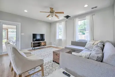 Image de Idyllic Pasadena Retreat with Garden + Hot Tub!