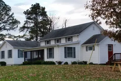 Image de Fox Cove - Water front home with a private dock