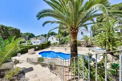 Image de San Jaime, joli bungalow à Moraira pour 4 adultes et 2 enfants avec piscine commune et wifi gratuit