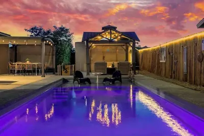Image de Vegas Getaway: 3br Home with Pool & Hot Tub!