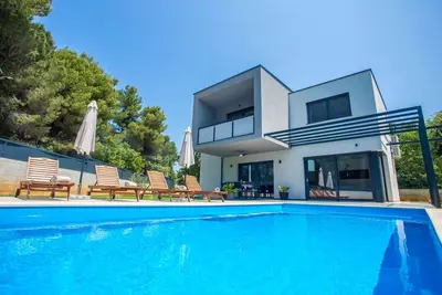 Image de Villa moderne à Tar avec piscine pour 6 personnes