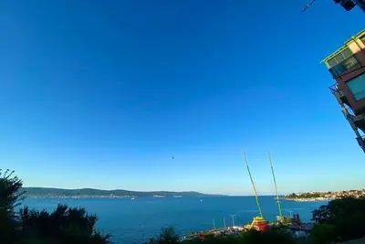 Image de Тристаен апартамент с прекрасен изглед към морето