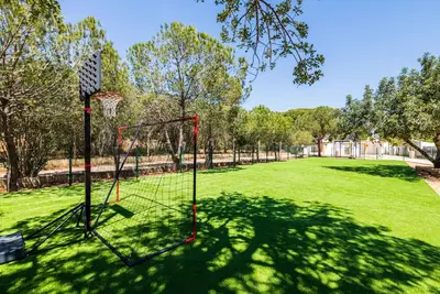 Image de Private Vale do Lobo resort with soccer pitch for 51 people