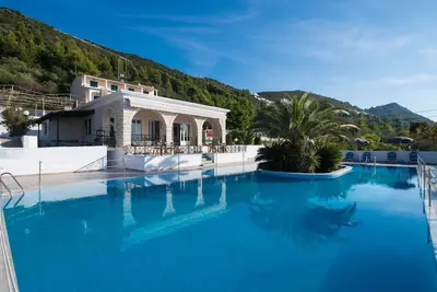 Image de Appartement dans un hôtel \"Sunset Premium Studio 2\" avec vue sur la mer, piscine partagée et Wi-Fi.
