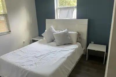 Comfortable and safe condo 15 minutes from beach.