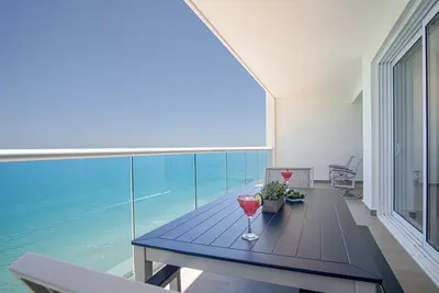 Image de Splash in The New Lazy River and Sleep In Luxury Encantame Towers Velero 2104