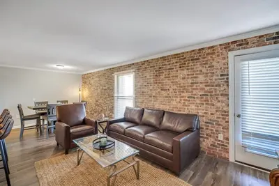 Image de Eagle's Nest - Spacious Loft Downtown - Near Gsu!