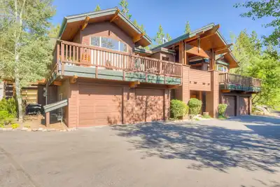 Image de Beautiful townhome w/ lakeview, fireplace, mountain view, grill, & washer/dryer