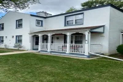 Image de Entire home in Historic Area. Quiet but only 12 min from Airport or Downtown Mke