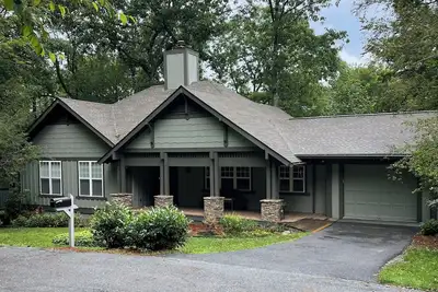 Image de Treetop Cottage-3 bed, 2 bath newly updated!