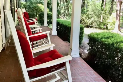 Image de Wonderful location in Suwannee County's premier neighborhood.