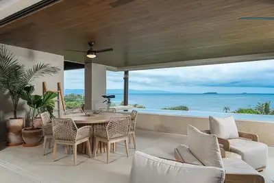 Image de Unlimited Pacific and Bay Views from a Gorgeous Luxury Condo
