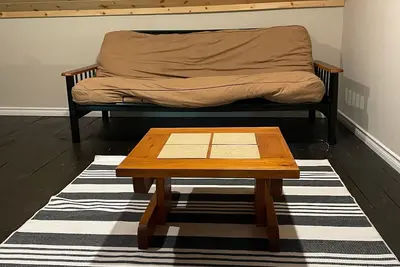 Image de Spacious house, 5 min walk to downtown- cafes, restaurants, and pubs