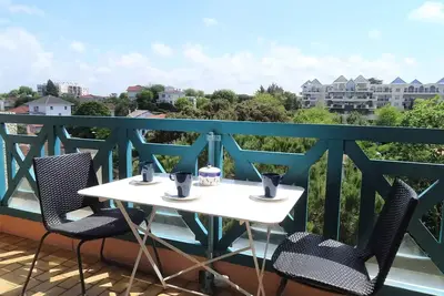 Image de T2 rénové 4 pers. en 1ère ligne, accès direct plage