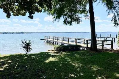 Image de Lakefront front close to Columbia