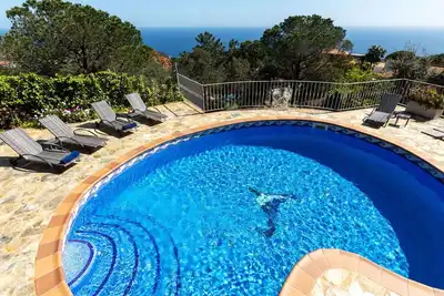 Bel appartement dans une maison de vacances avec Wifi, piscine privée, Tv, terrasse et parking