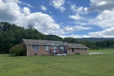 Image de Level Laurel highlands house on 5 acres!