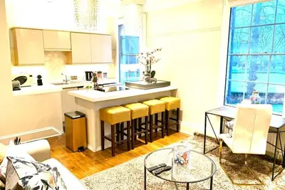 Image de Lovely 1 - Bedroom Apt⚡️Historical Building⚡️ Central Cambridge