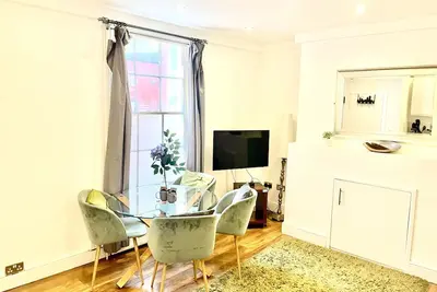 Image de Beautiful 1-Bedroom Apt ⚡️Historical Building⚡️⚡️Central