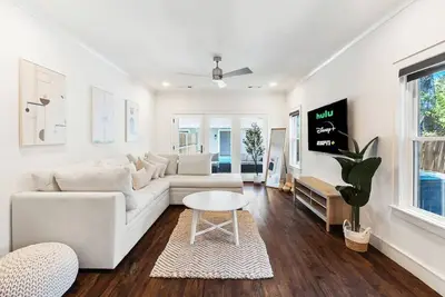 Image de Luxury Pool Home ✔️ Sleeps 10 ✔️Games Room ✔️ Ultra Fast WiFi ✔️Sanitized