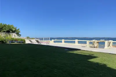 Image de Appartement de standing en première ligne les pieds dans l'eau