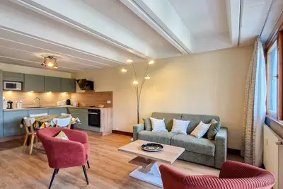 Image de Appartement rénové 2 pièces pour 6, balcon proche pistes et commerces