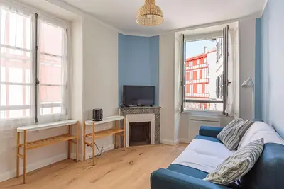 Appartement rénové au cœur historique de Ciboure, proche commerces et plage