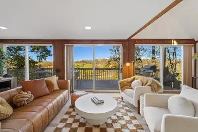 Image de Peregrine's Perch - Cabin Overlooking the River!