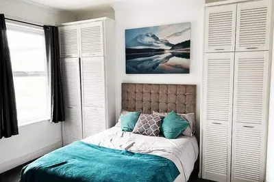 Image de Beautiful 3 bed apartment free parking near trains