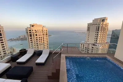 Image de Huge Sky Garden terrace with private pool on 42nd floor