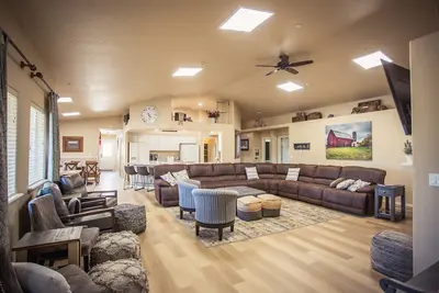 Image de Built for Large Groups! Ideal for Enjoying McCall!