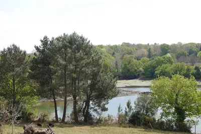 Image de Maison vue sur rivière marine, avec Spa Jacuzzi