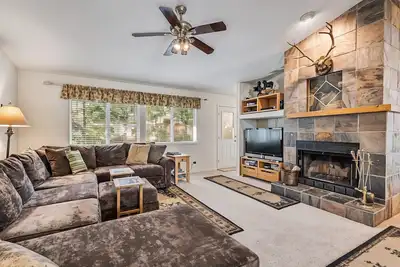 Image de Star of the Mountain - The Star of Your Vacation by Yosemite Region Resorts