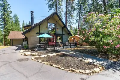 Image de Cabina De Alba - Charming and Modern by Yosemite Region Resorts