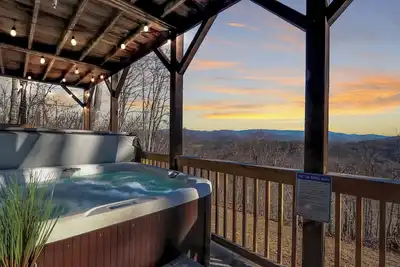 Image de Rest S'more! Mountain View and Hot Tub!