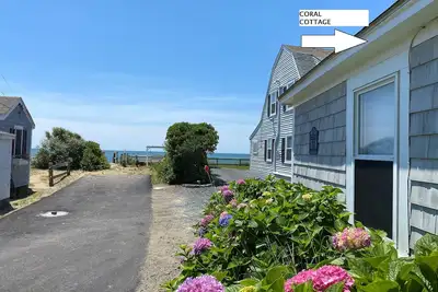 Image de 30 Steps to the Beach-Seascape Vacation Rental-Coral Cottage