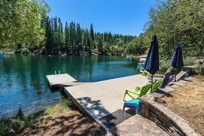 Image de « Better at the Lake » - Au bord du lac, avec une vue imprenable et un ponton privé, proposé par Yosemite Region Resorts
