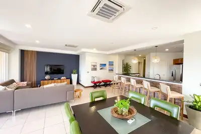 Image de Luxury Condo with Stunning Mountain Views, Resort Amenities & Easy Beach Access