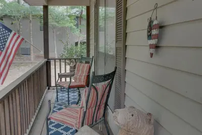 Image de Beautiful bungalow w/golf, pool, hiking, dining