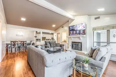 Image de ❤️🐕 Plano’s Boutique Stay! Games/Grill! 4 TVs 📺