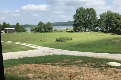 Image de Adorable cottage. You will not find a better direct view of Patoka Lake.