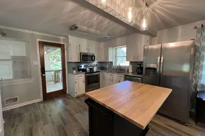 Image de Cheerful, relaxing ranch in quiet neighborhood with fire pit